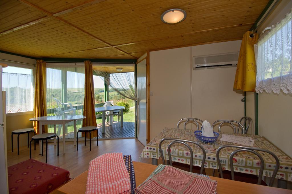 Le Bourdieu Hotel Durfort  Bilik gambar